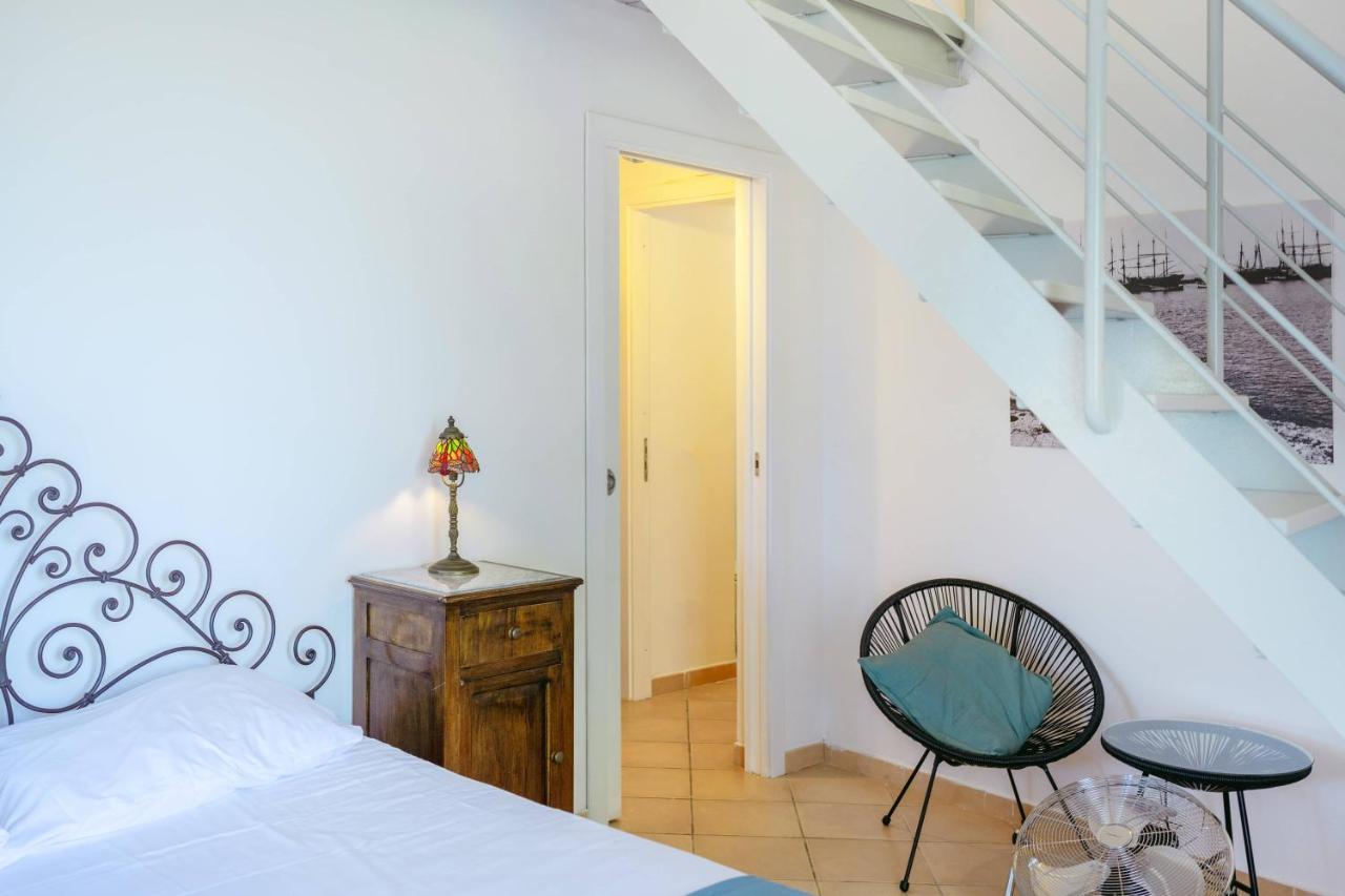 Palazzo Attila - Gioia Apartments プロチーダ エクステリア 写真